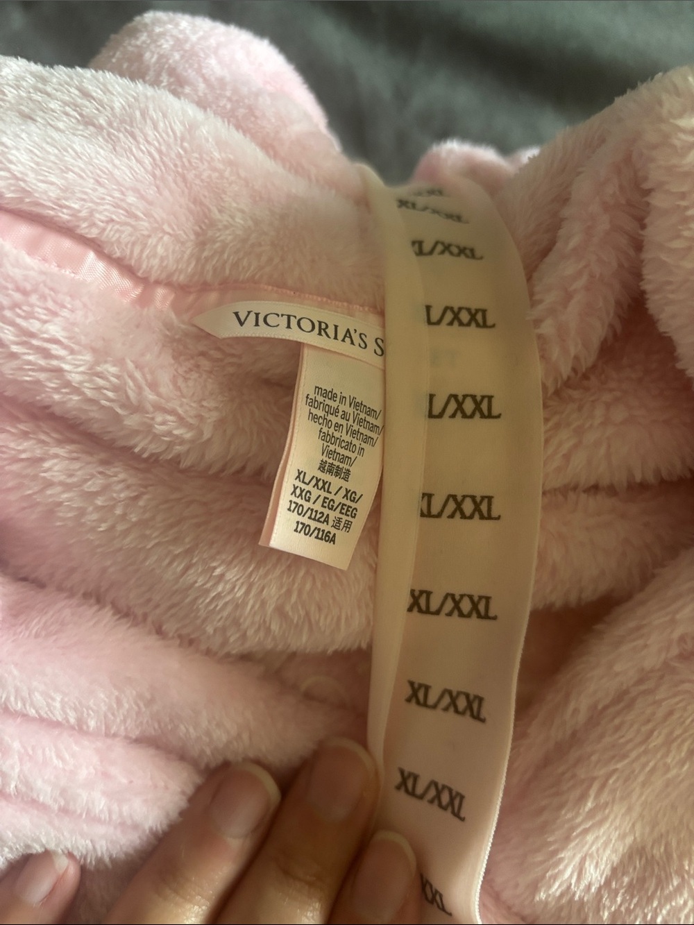 Victoria's Secret Light Pink Plush Hooded Robe - Picture 4 of 4